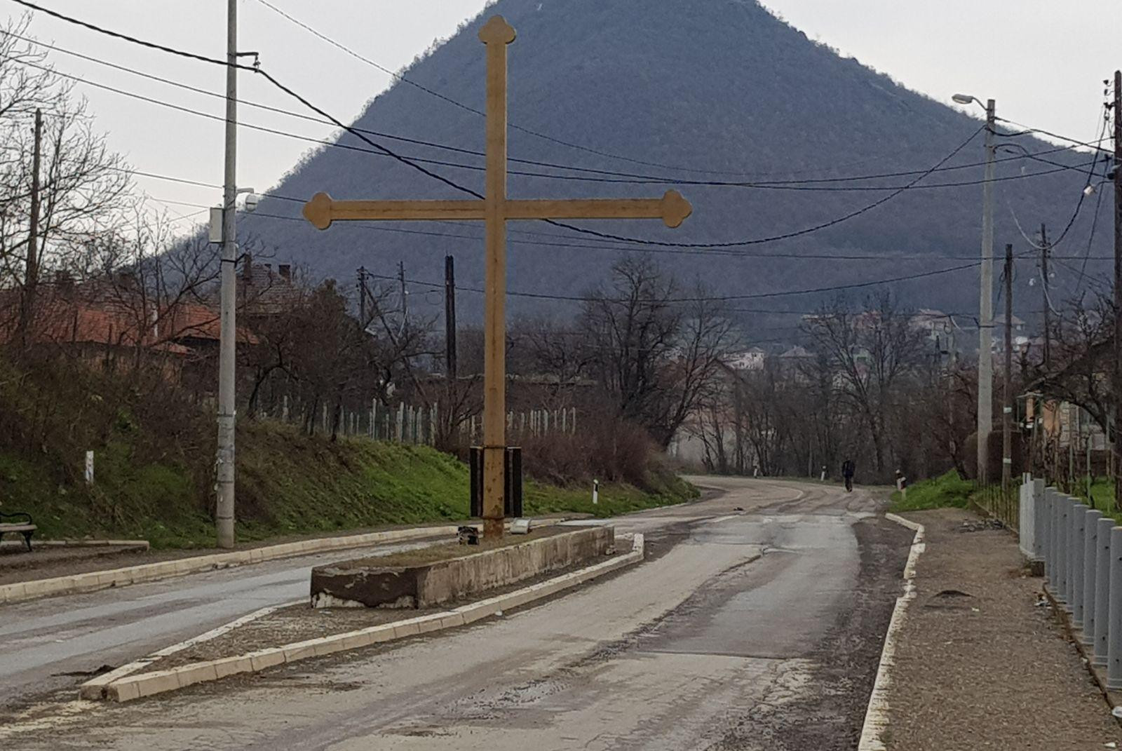 UKONJENE BARIKADE KOD RUDARA! Građani KiM odblokirali magistralni put Jarinje - Priština!